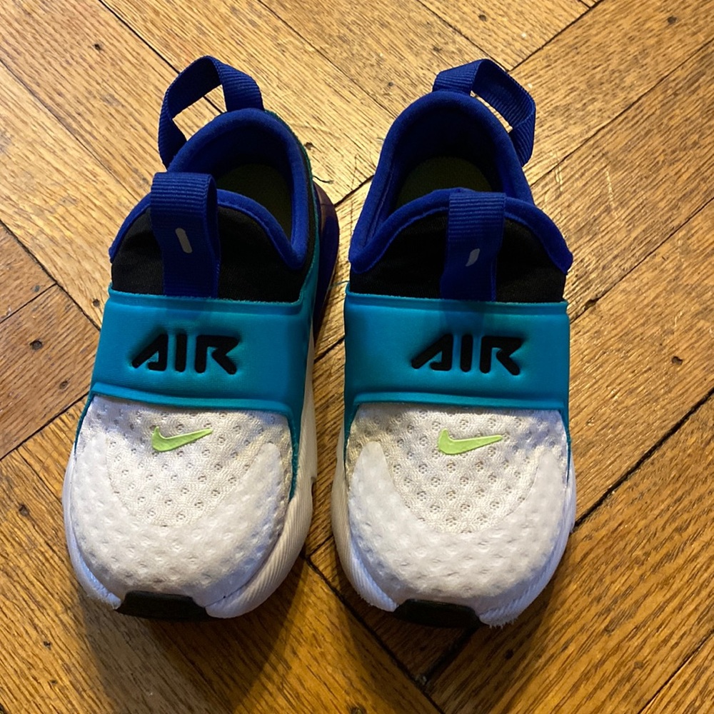 Toddler slip on Nike air 270s size 9